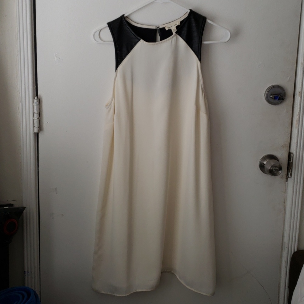 NWT! Modern and cool!